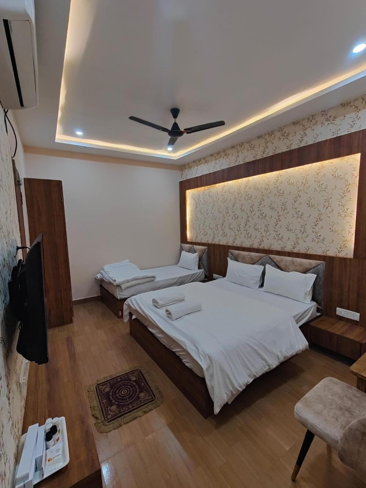 Hotel Mangal Murti Benares Buitenkant foto