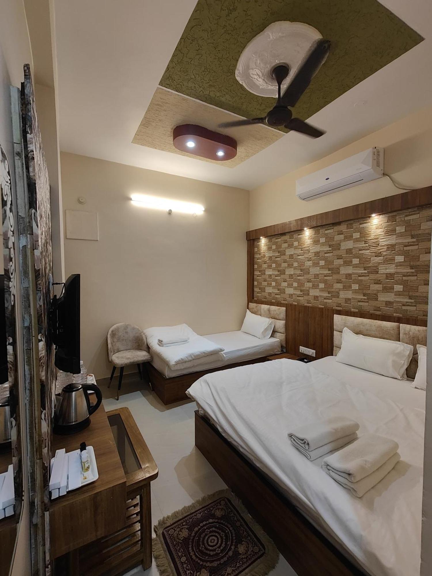 Hotel Mangal Murti Benares Buitenkant foto